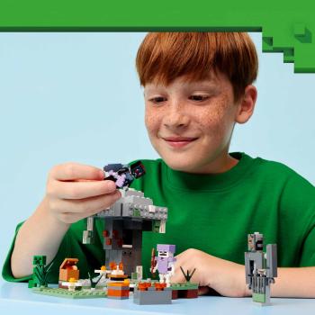 LEGO® Minecraft™ Blasser Garten 243 Teile 21586