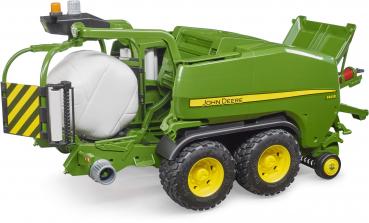 Bruder Spielfahrzeug Anhänger John Deere Rundballen- Presswickelkombination C441R 02032