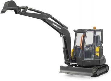 Bruder Spielfahrzeug Baustelle Bagger Volvo Kompaktbagger ECR40 02465