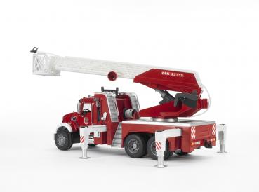 Bruder Spielfahrzeug Feuerwehr MACK Granite Feuerwehr mit Drehleiter, Wasserpritze, L+S Modul 02821