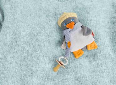 Preview: HABA Babywelt Schnullerkette Schnullertier Pinguin 2013404001