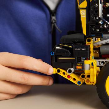LEGO® Technic Volvo L120 Electric Radlader 973 Teile 42209