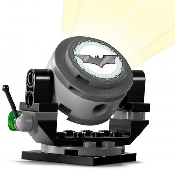 LEGO® DC Universe Super Heroes™ Batman™ Tumbler vs. Two-Face™ & The Joker™ 429 Teile 76303