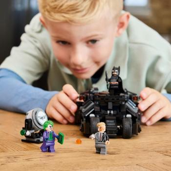 LEGO® DC Universe Super Heroes™ Batman™ Tumbler vs. Two-Face™ & The Joker™ 429 Teile 76303