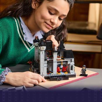 LEGO® Wednesday Nevermore Academy 890 Teile 76788