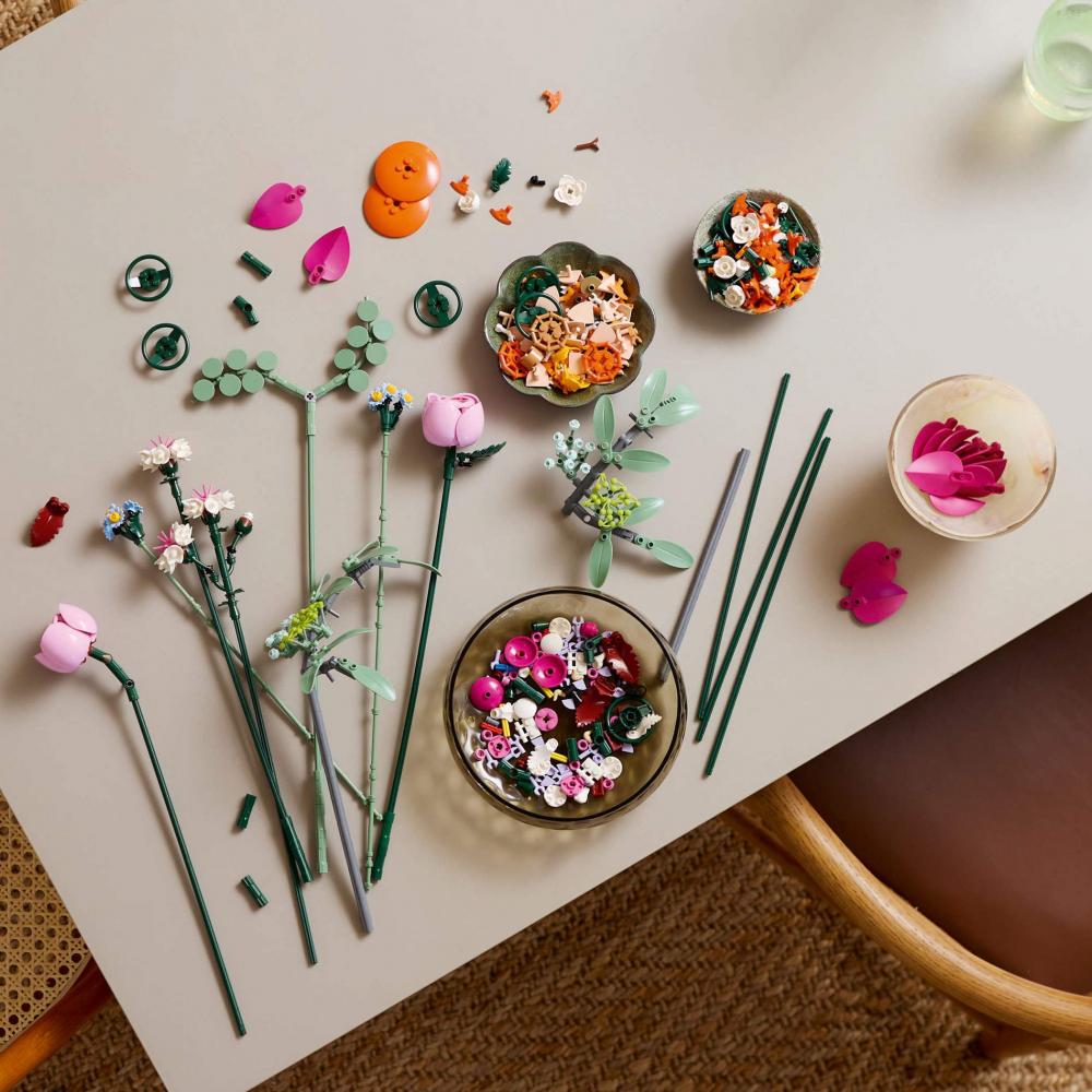 LEGO® Botanicals Schöner Rosafarbener Blumenstrauß 749 Teile 10342