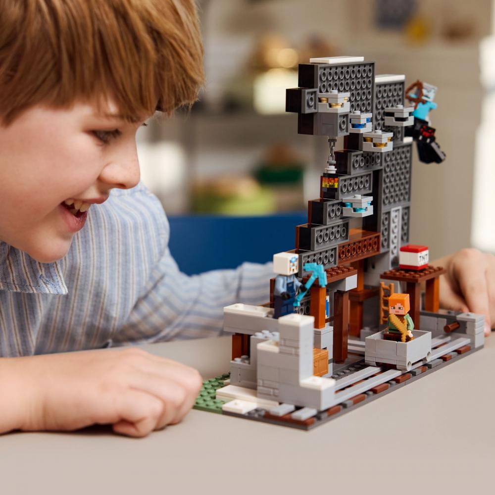 LEGO® Minecraft™ Die Spitzhackenmine 530 Teile 21277