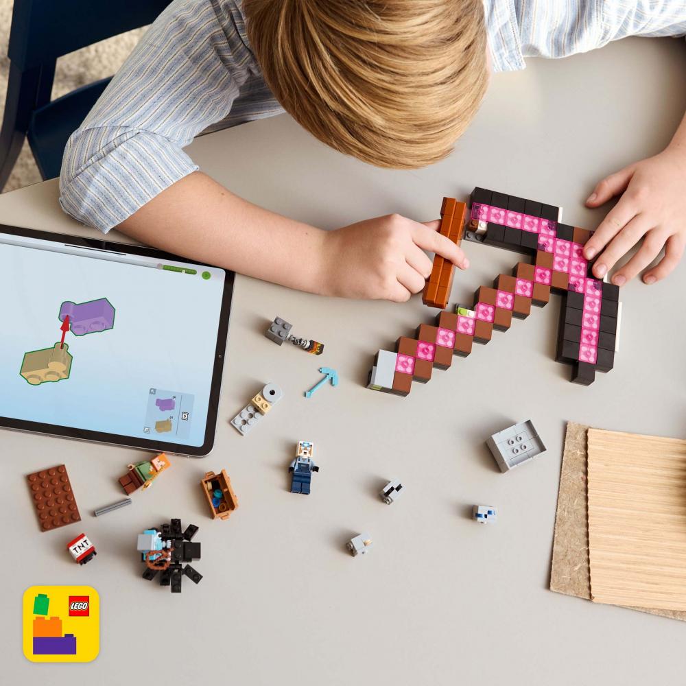 LEGO® Minecraft™ Die Spitzhackenmine 530 Teile 21277