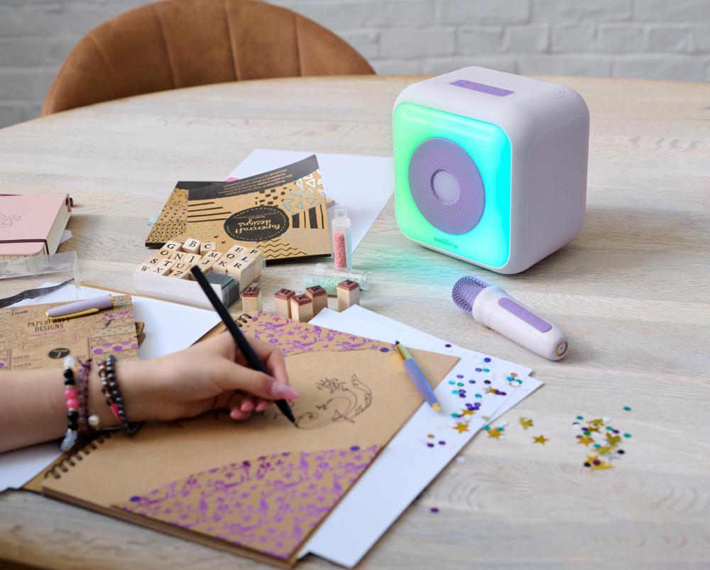 Bigben Bluetooth portabler Lautsprecher Party Karaoke Disco Licht 2 Mikrofone lavender AU388824