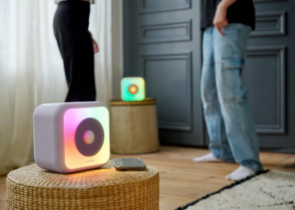 Bigben Bluetooth portabler Lautsprecher Party Karaoke Disco Licht 2 Mikrofone lavender AU388824