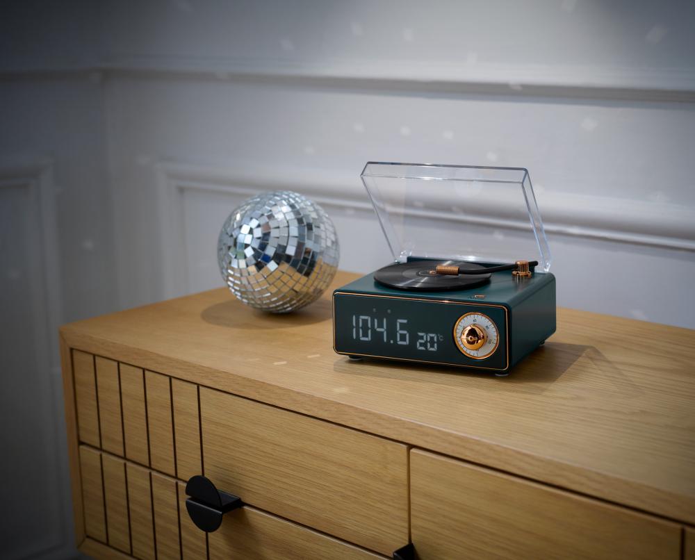 Bigben Bluetooth portabler Lautsprecher EPOK mit Wecker Plattenspieler Look grün AU389371