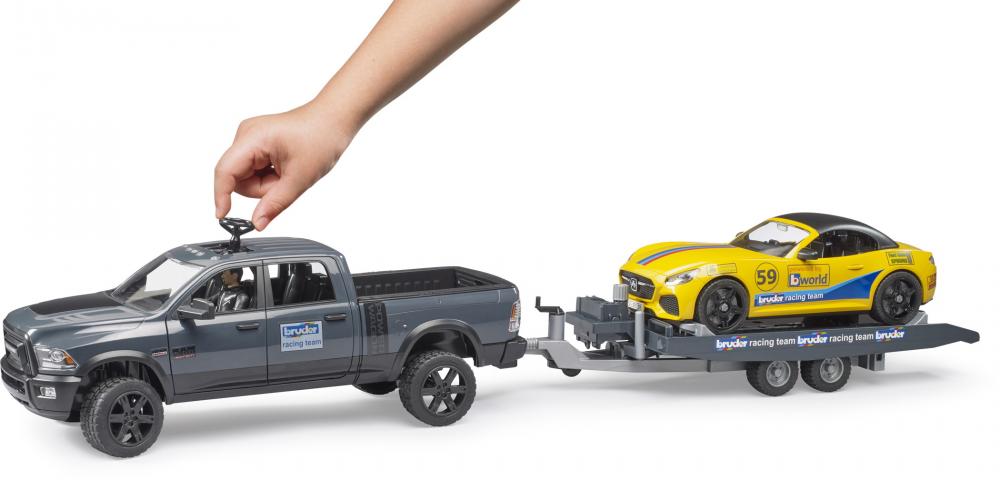 Bruder Spielfahrzeug Freizeit PKW RAM 2500 Power Wagon + BRUDER Roadster Racing Team 02504
