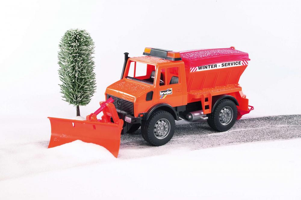 Bruder Spielfahrzeug Nutzfahrzeug Service-Fahrzeuge MB Unimog-Winterdienst mit Räumschild 02572