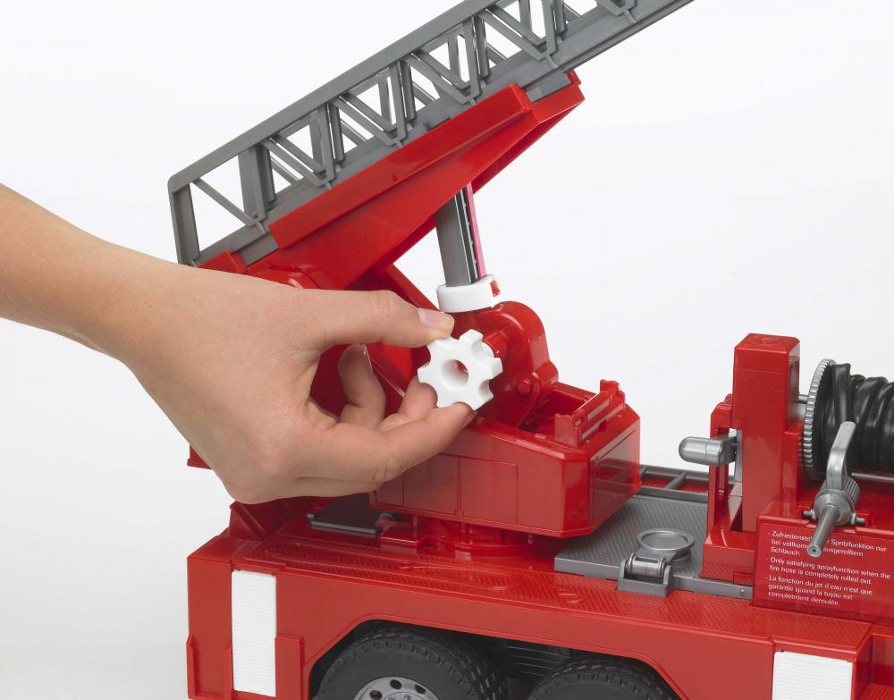 Bruder Spielfahrzeug Feuerwehr MAN TGA Feuerwehr Drehleiter Wasserpumpe und L+S Modul 02771