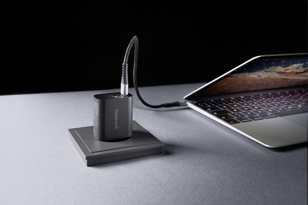 Intenso Ladegerät Power Adapter 30 Watt W30AC 1x USB-A + 1x USB-C für 2 Geräte schwarz