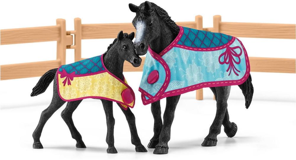 Schleich HORSE CLUB Pferdebox mit Stute und Fohlen Set 34 Teile 42611