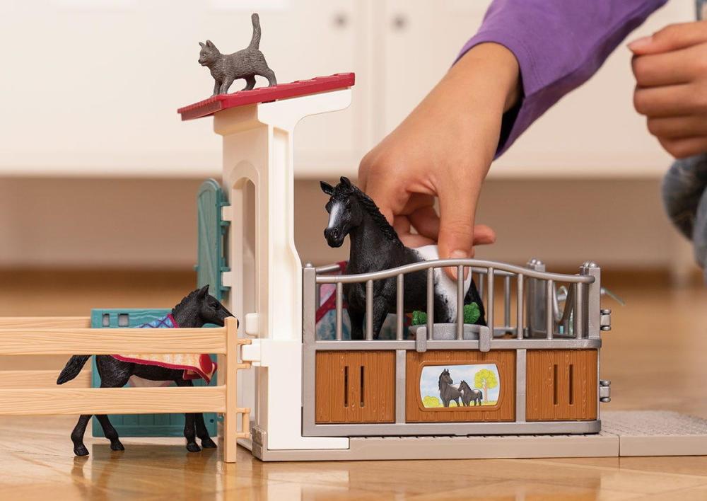 Schleich HORSE CLUB Pferdebox mit Stute und Fohlen Set 34 Teile 42611