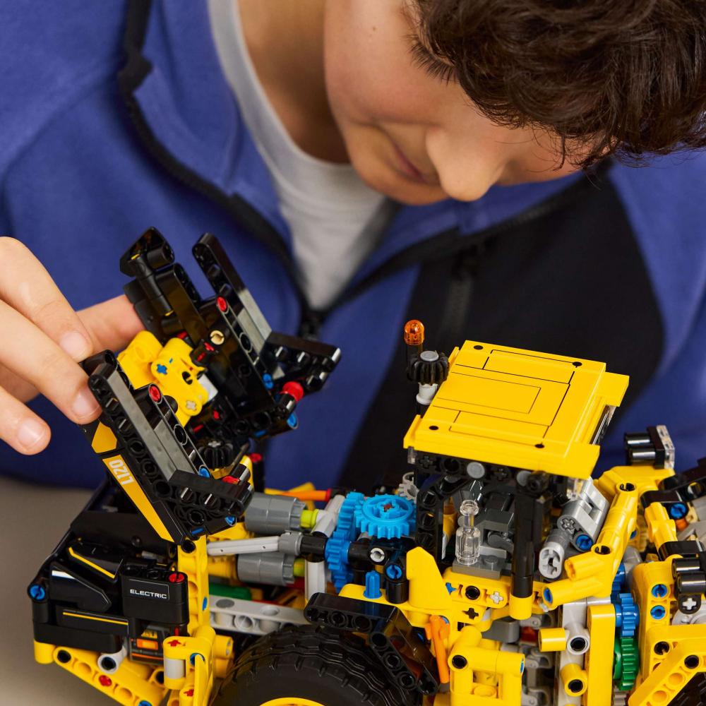 LEGO® Technic Volvo L120 Electric Radlader 973 Teile 42209