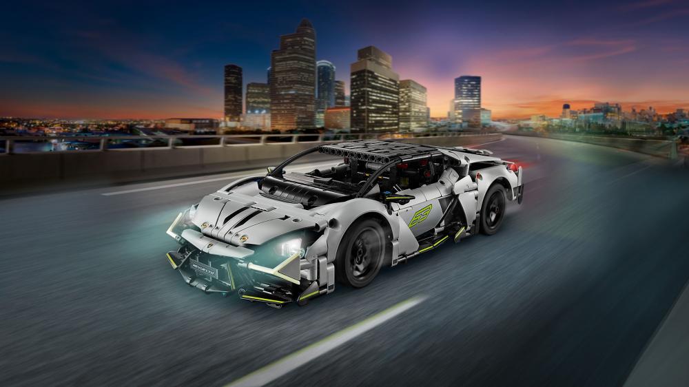 LEGO® Technic Lamborghini Revuelto Supersportwagen 1135 Teile 42214