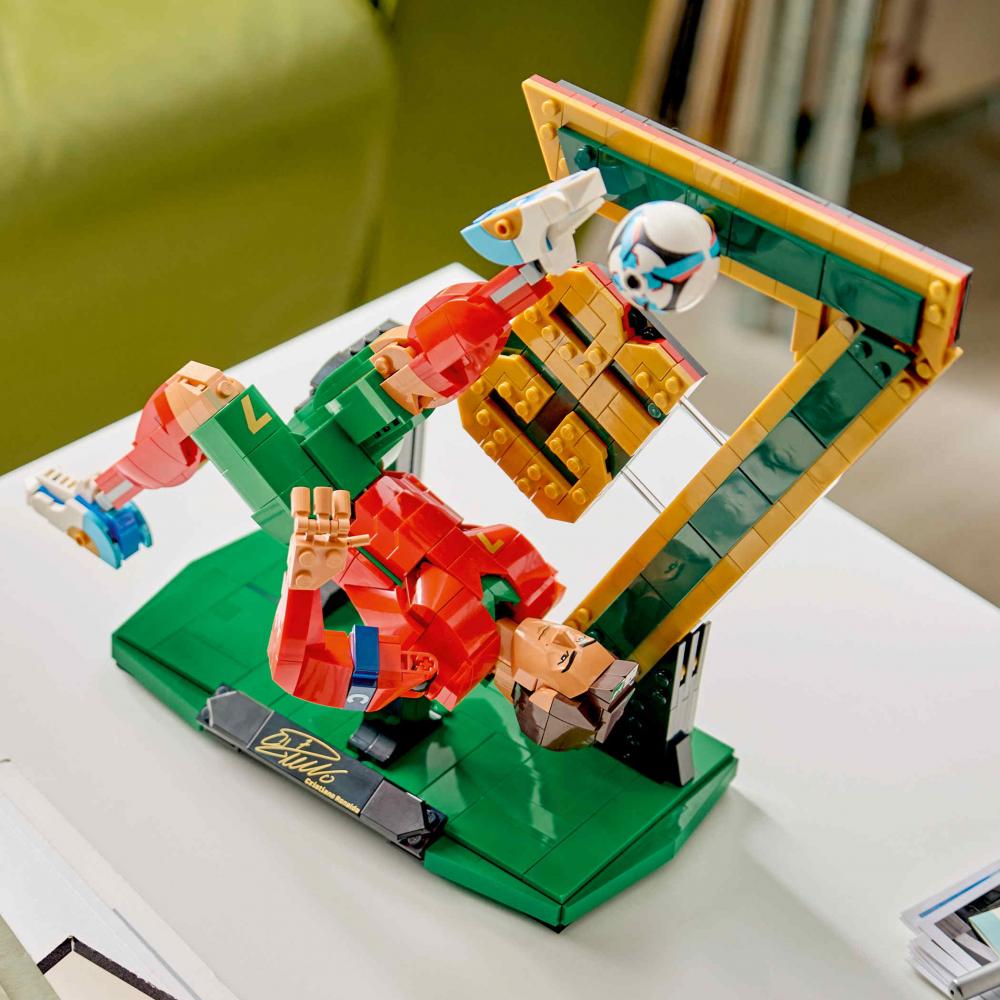 LEGO® Editions Football Cristiano Ronaldo - Fußballlegende 854 Teile 43016