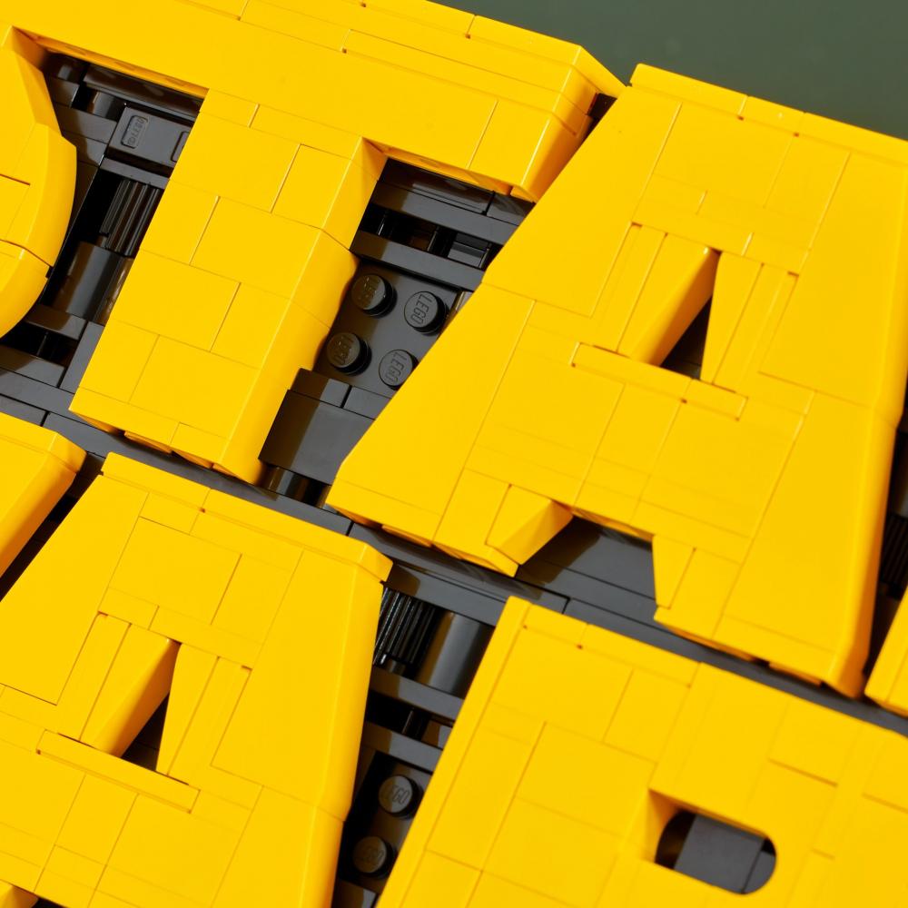 LEGO® Star Wars™ Star Wars™ Logo aus LEGO Steinen 700 Teile 75407