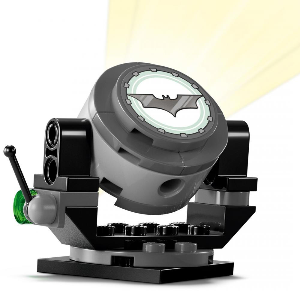 LEGO® DC Universe Super Heroes™ Batman™ Tumbler vs. Two-Face™ & The Joker™ 429 Teile 76303
