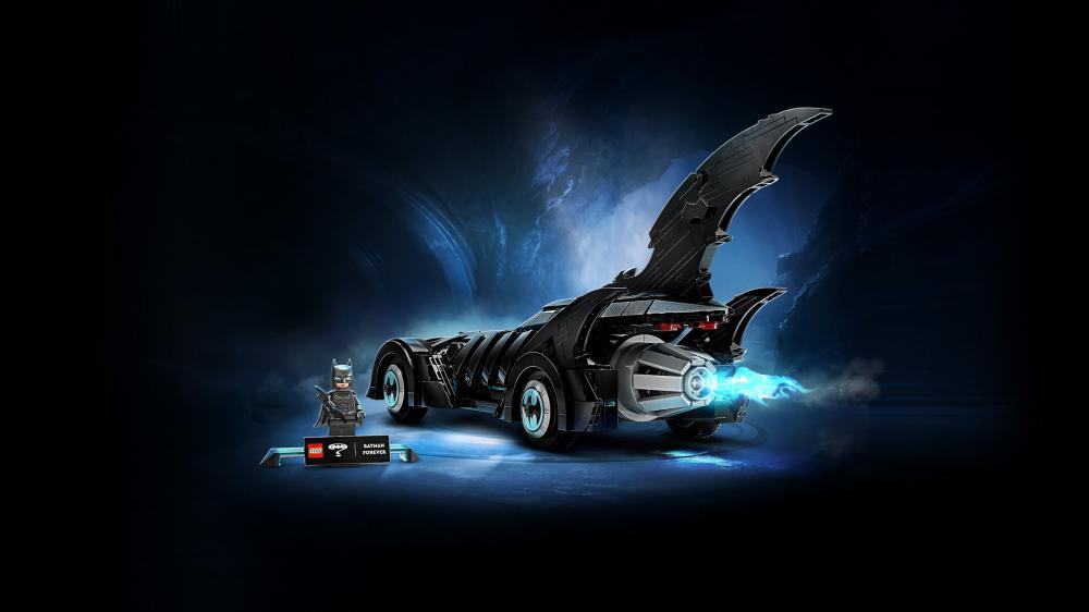 LEGO® DC Universe Super Heroes™ Batman Forever™ Batmobil 909 Teile 76304
