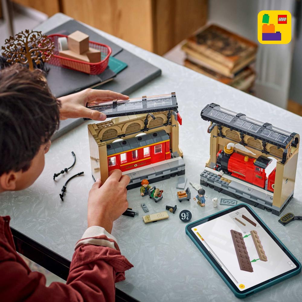 LEGO® Harry Potter™ Buchstütze: Hogwarts™ Express 832 Teile 76450