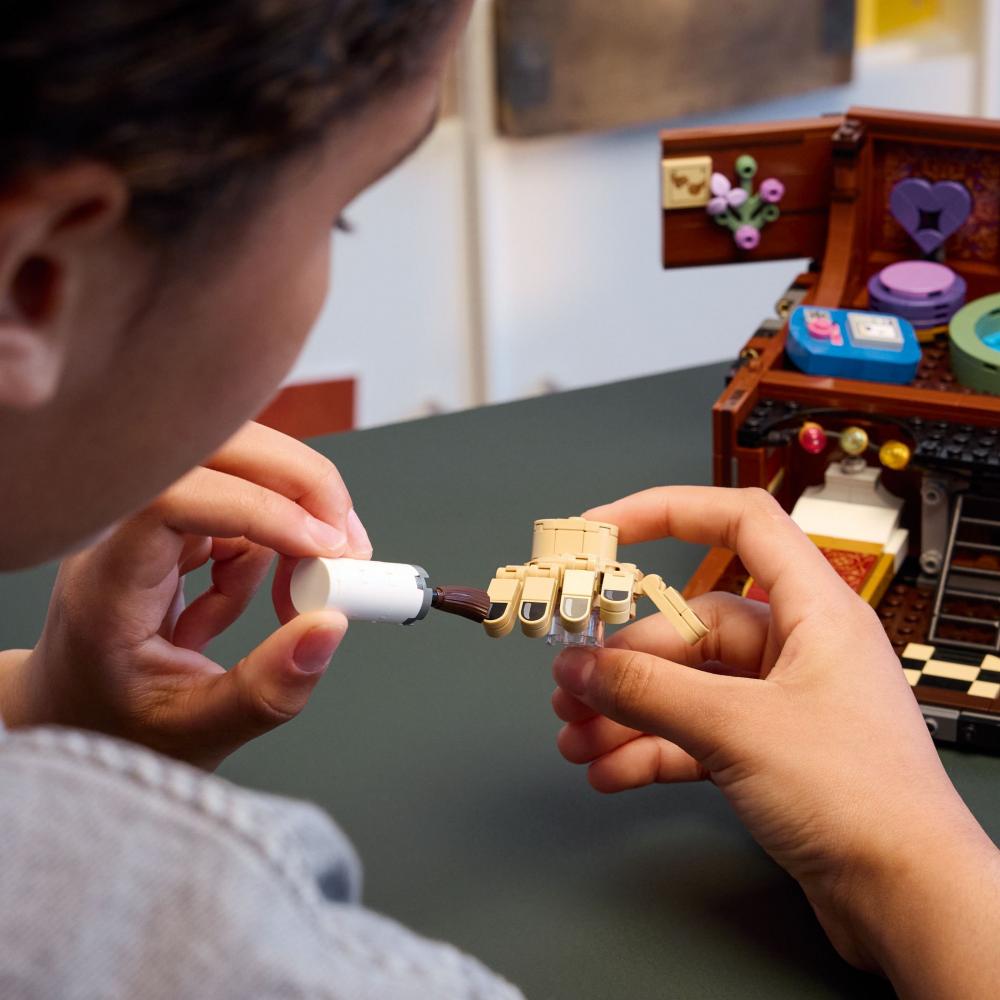 LEGO® Wednesday Die Wohnung des Eiskalten Händchens 828 Teile 76785