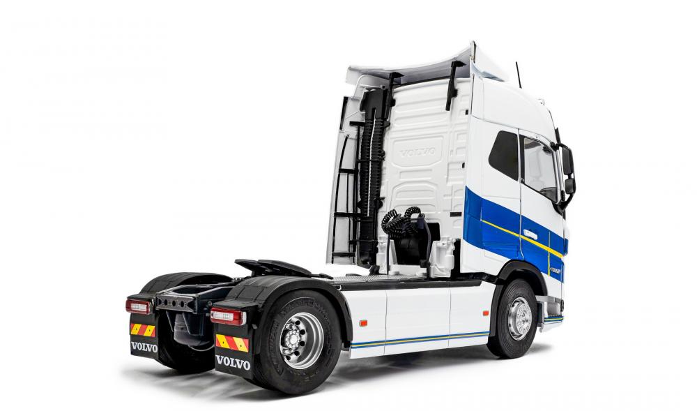 Solido Modellauto Maßstab 1:24 Volvo FH16 Globetrotter XL Gotborg Edition weiß 2019 S2400106